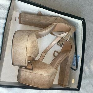 Beige tan suede pretty little thing heel chunk size 7 never worn